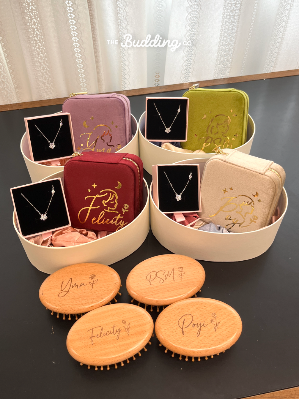 𝐿𝒶𝓋𝒾𝓈𝒽 𝐵𝓇𝒾𝒹𝑒𝓈𝓂𝒶𝒾𝒹 𝒢𝒾𝒻𝓉𝓈𝑒𝓉 (首飾盒＋梳仔＋925銀飾品)