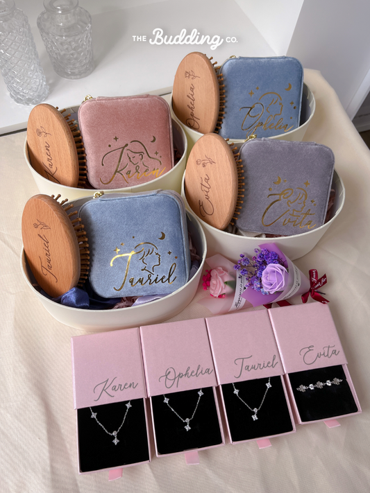 𝐿𝒶𝓋𝒾𝓈𝒽 𝐵𝓇𝒾𝒹𝑒𝓈𝓂𝒶𝒾𝒹 𝒢𝒾𝒻𝓉𝓈𝑒𝓉 (首飾盒＋梳仔＋925銀飾品)
